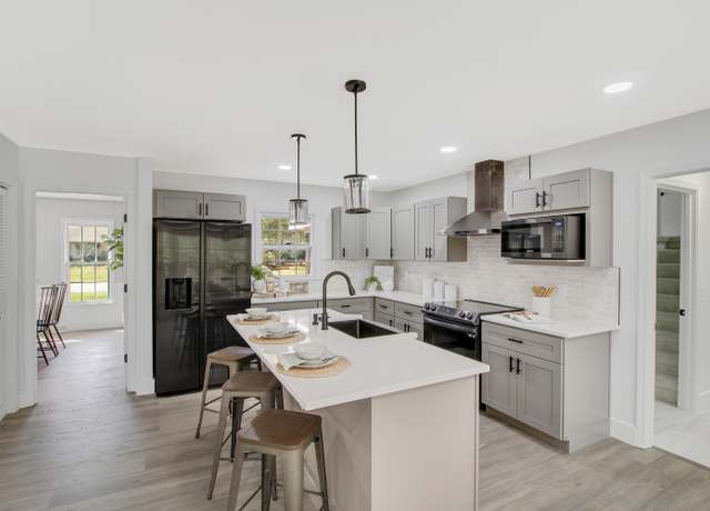 Property at 305 Mayfield St, Summerville, SC 29485, 4 beds, 3.5 baths