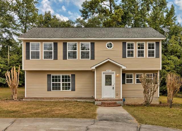 Property at 221 Live Oak Dr, Orangeburg, SC 29118, 3 beds, 2.5 baths