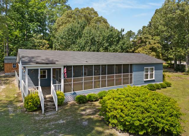 Property at 1386 Hobbs Dr, Summerton, SC 29148, 4 beds, 1.5 baths