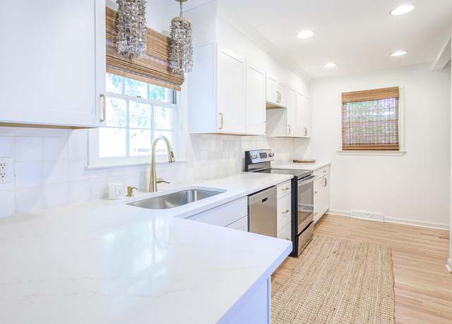 Property at 938 Sea Gull Dr, Mount Pleasant, SC 29464, 3 beds, 2 baths