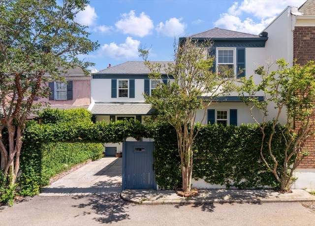 Property at 8 Poulnot Ln, Charleston, SC 29401, 3 beds, 1.5 baths