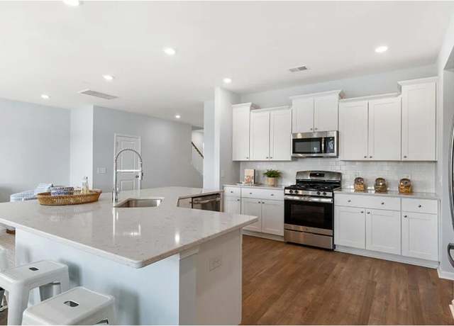Property at 220 Threaded Fern St, Summerville, SC 29485, 5 beds, 3 baths