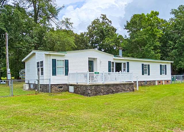 Property at 343 Davis Cir, Walterboro, SC 29488, 3 beds, 2 baths