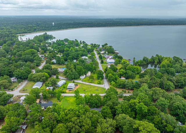 Property at 725 Hildebrand Dr, Bonneau, SC 29431, 4 beds, 2 baths