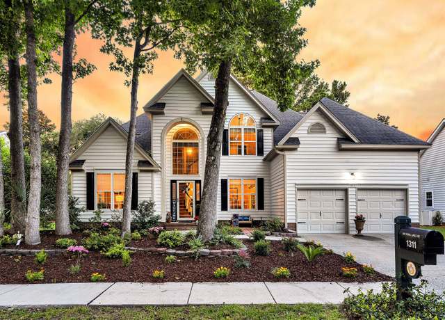 Property at 1311 Royal Links Dr, Mount Pleasant, SC 29466, 5 beds, 3.5 baths