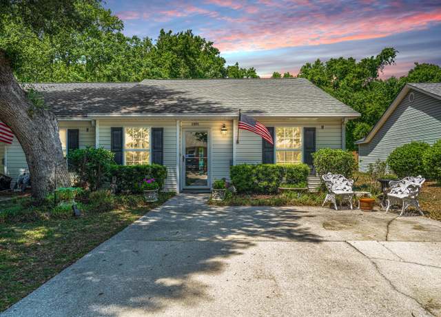Property at 1571 Blaze Ln, Charleston, SC 29412, 2 beds, 2 baths