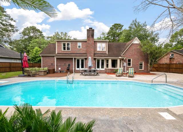 Property at 129 Dunbury Dr, Summerville, SC 29485, 4 beds, 3.5 baths