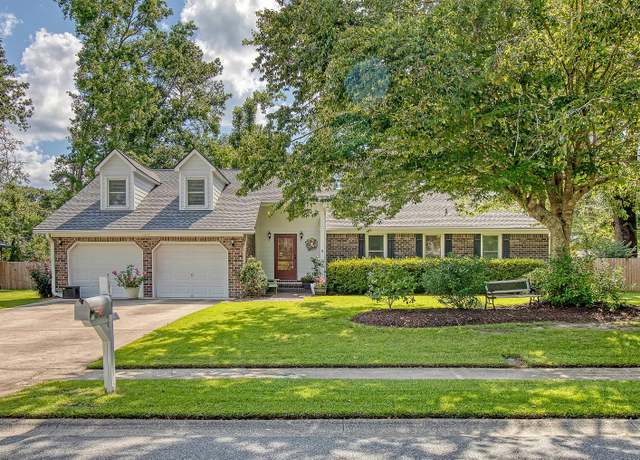 Property at 125 Sumners Aly, Summerville, SC 29485, 3 beds, 2 baths