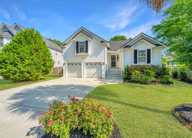 Property at 1582 Ocean Neighbors Blvd, Charleston, SC 29412, 3 beds, 2 baths