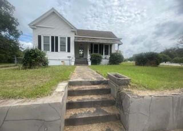 Property at 232 Treadwell St, Orangeburg, SC 29115, 3 beds, 2 baths