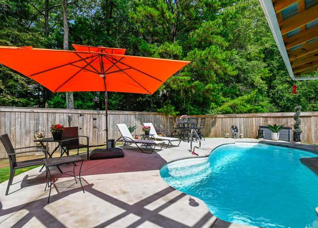 Property at 5346 Greggs Landing Dr, North Charleston, SC 29420, 5 beds, 2 baths