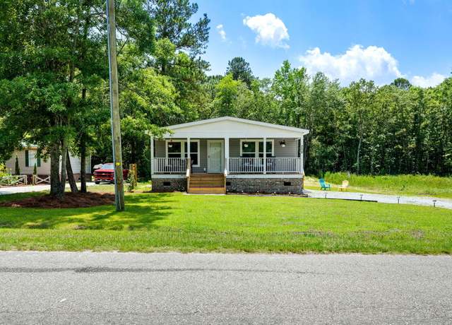 Property at 208 General Moultrie Dr, Bonneau, SC 29431, 3 beds, 2 baths