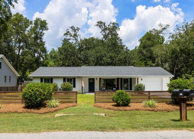 Property at 344 4th Ave, Mount Pleasant, SC 29464, 4 beds, 3 baths
