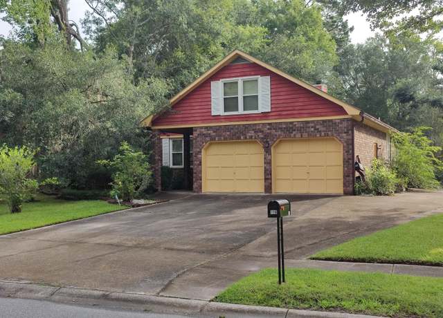 Property at 116 Sumners Aly, Summerville, SC 29485, 4 beds, 2 baths