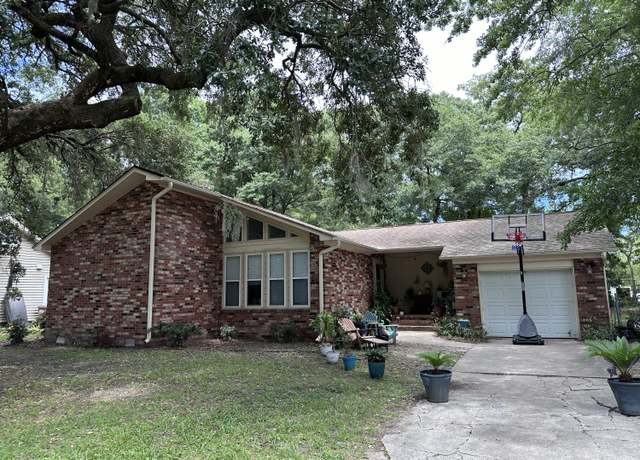 Property at 1056 Yorktown Dr, Charleston, SC 29412, 3 beds, 2 baths