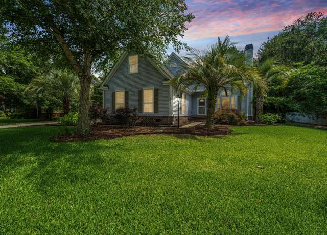 Property at 2031 Thornhill Dr, Summerville, SC 29485, 4 beds, 2.5 baths