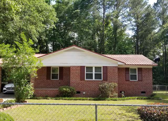 Property at 107 Kelly St, Walterboro, SC 29488, 3 beds, 2 baths