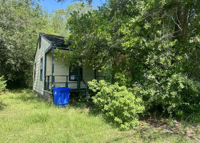 Property at 2738 W Surrey Dr, North Charleston, SC 29405, 2 beds, 1 bath