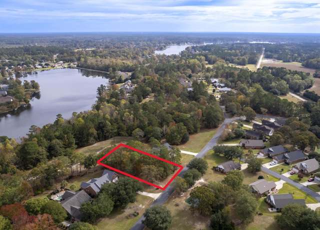 Property at 5 Fairway Dr, Manning, SC 29102