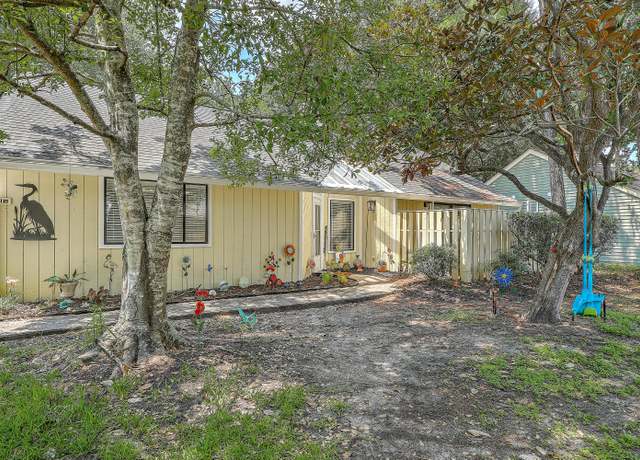 Property at 1116 Daffodil Ln, Mount Pleasant, SC 29464, 3 beds, 2 baths
