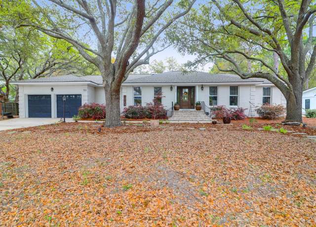 Property at 935 Lansing Dr, Mount Pleasant, SC 29464, 3 beds, 3 baths