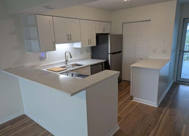 Property at 138 W Mariners Cay Dr, Folly Beach, SC 29439, 2 beds, 2.5 baths