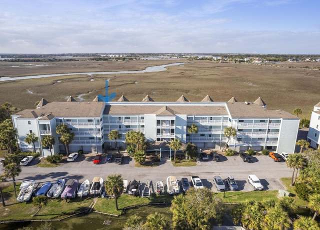 Property at 138 W Mariners Cay Dr, Folly Beach, SC 29439, 2 beds, 2.5 baths