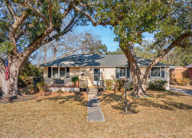 Property at 728 N Godfrey Park Pl, Charleston, SC 29407, 3 beds, 2.5 baths