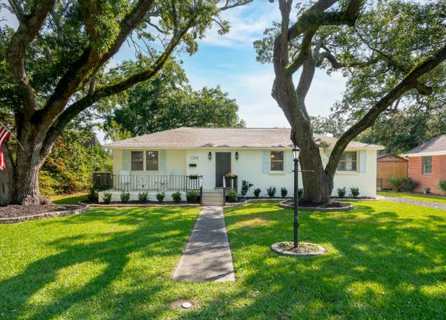 Property at 728 N Godfrey Park Pl, Charleston, SC 29407, 3 beds, 2.5 baths