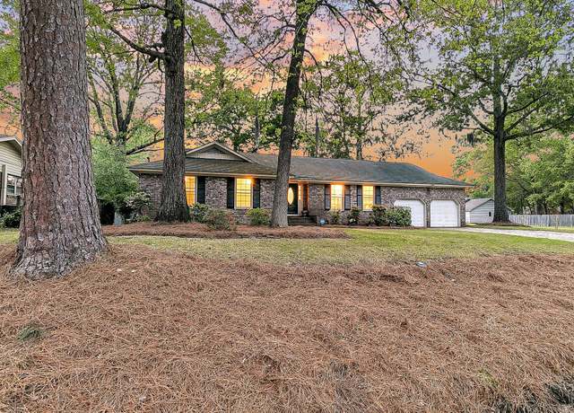Property at 811 E Estates Blvd, Charleston, SC 29414, 3 beds, 2 baths