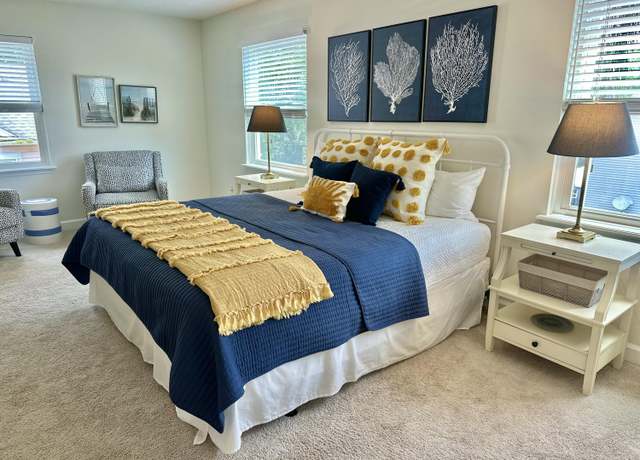 Property at 32 41st Ave, Isle Of Palms, SC 29451, 5 beds, 3 baths