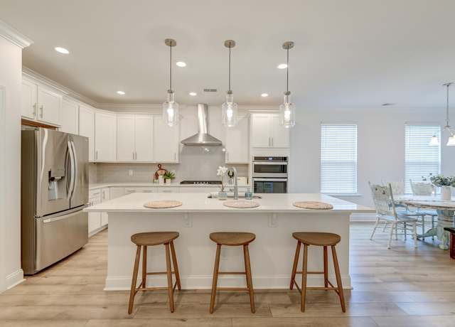 Property at 802 S Pointe Blvd, Summerville, SC 29483, 5 beds, 3.5 baths