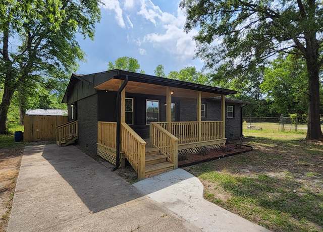 Property at 202 E Huggins St, Manning, SC 29102, 3 beds, 1 bath