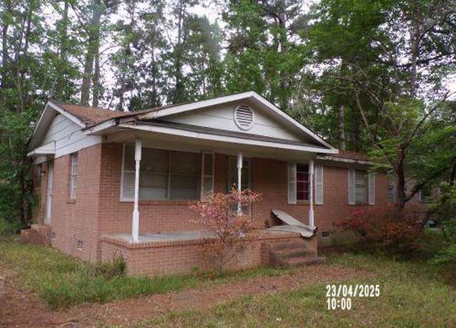 Property at 604 King St, Walterboro, SC 29488, 3 beds, 1 bath