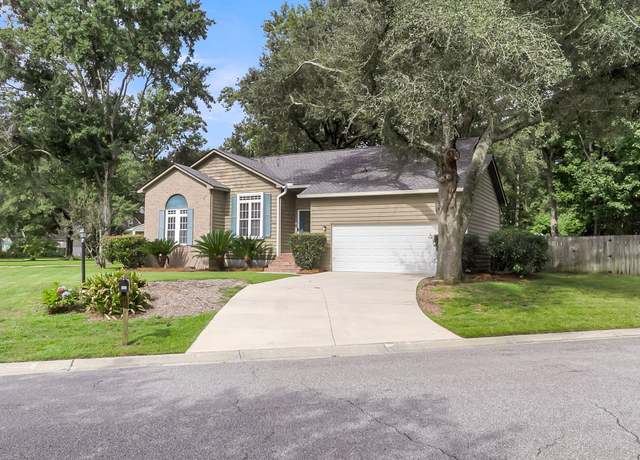 Property at 862 Fairlawn Cir, Mount Pleasant, SC 29464, 3 beds, 2 baths
