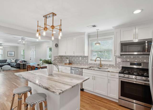 Property at 14 Paula Dr, Charleston, SC 29407, 3 beds, 2 baths