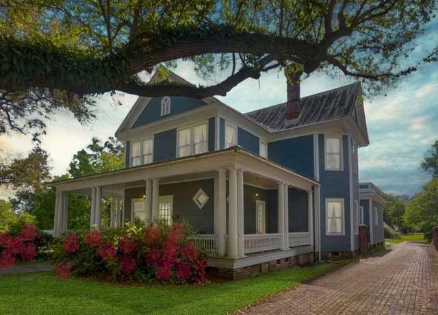 Property at 309 N Academy St, Kingstree, SC 29556, 4 beds, 3.5 baths