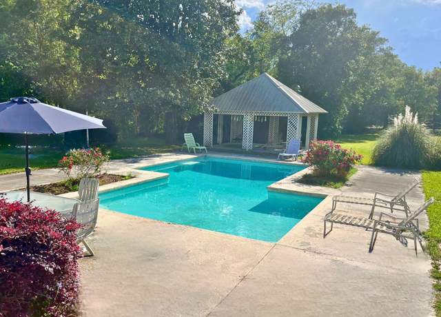 Property at 309 N Academy St, Kingstree, SC 29556, 4 beds, 3.5 baths
