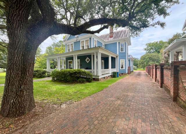 Property at 309 N Academy St, Kingstree, SC 29556, 4 beds, 3.5 baths