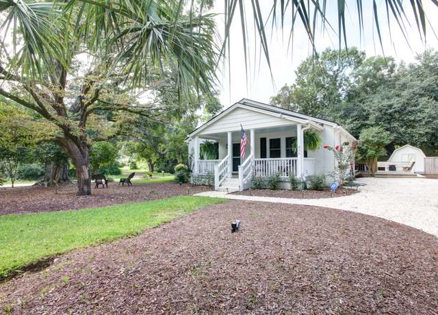 Property at 475 Lindberg St, Charleston, SC 29412, 3 beds, 2 baths