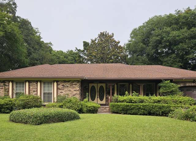 Property at 1350 Winifred St, Mount Pleasant, SC 29464, 3 beds, 1.5 baths