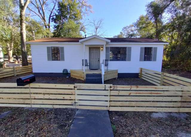 Property at 39 Mc Millan St, Bamberg, SC 29003, 3 beds, 1.5 baths