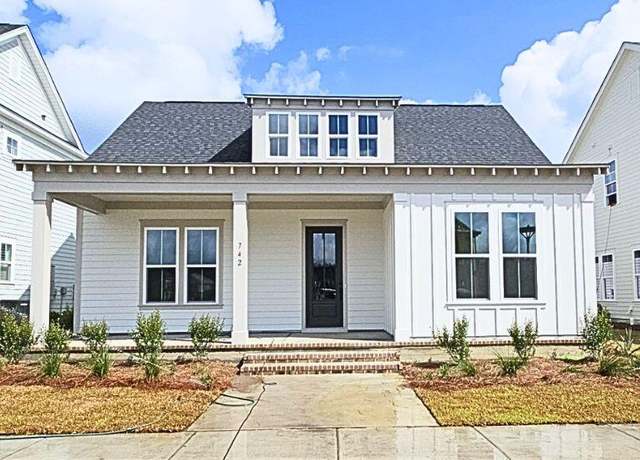 Property at 742 Blueway Ave, Summerville, SC 29486, 3 beds, 2 baths