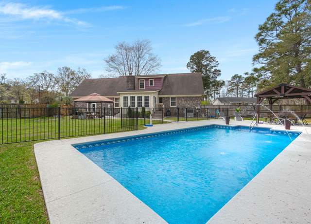 Property at 117 Hartin Blvd, Summerville, SC 29486, 5 beds, 2 baths