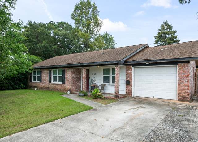 Property at 305 Gippy Dr, Summerville, SC 29486, 3 beds, 2 baths