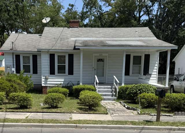 Property at 505 Blacks St, Walterboro, SC 29488, 3 beds, 1.5 baths
