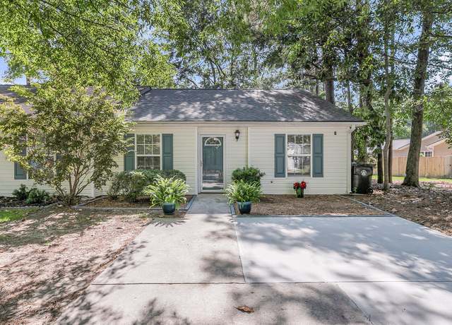 Property at 1705 Bassett Ct, Charleston, SC 29412, 3 beds, 2 baths