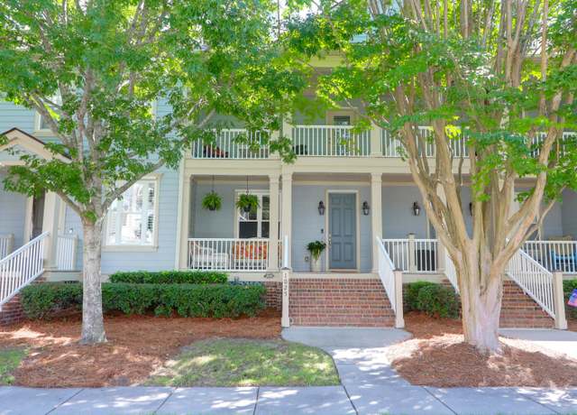 Property at 1025 Zinser St, Mount Pleasant, SC 29466, 3 beds, 2.5 baths