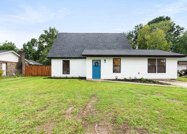 Property at 208 Horseshoe Dr, Goose Creek, SC 29445, 4 beds, 2.5 baths
