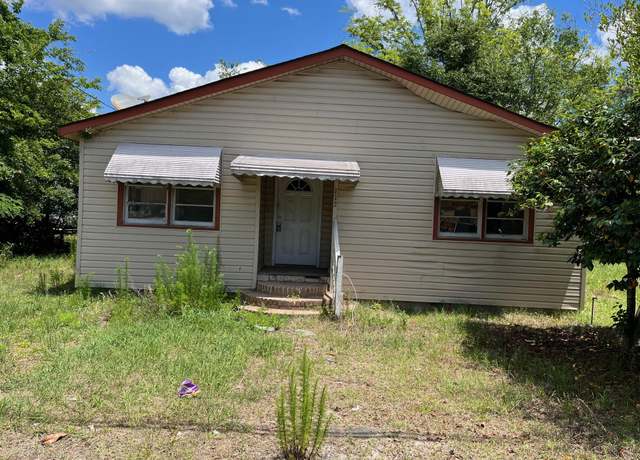 Property at 112 Carver St, Walterboro, SC 29488, 4 beds, 1 bath